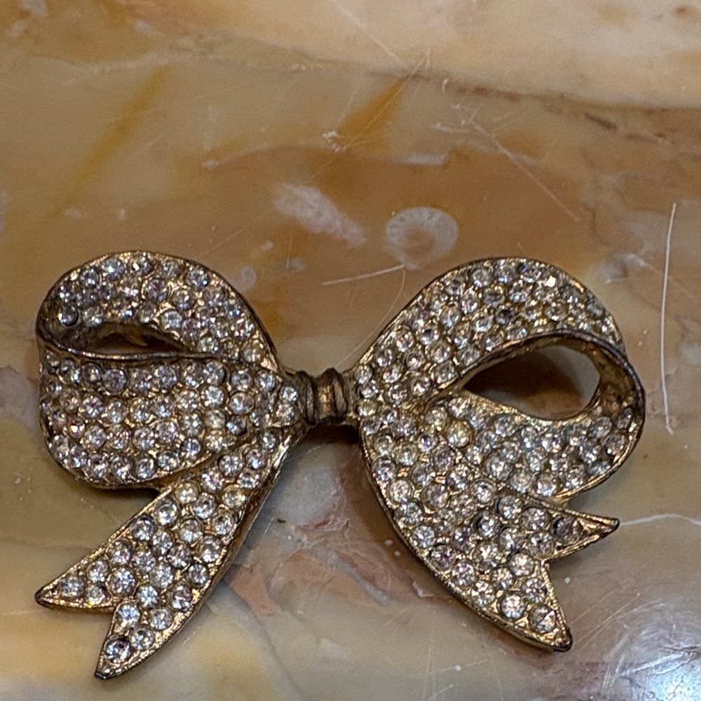 Vintage Rhinestone Bow 🎀 Ribbon Brooch Pin - Picture 2 of 9